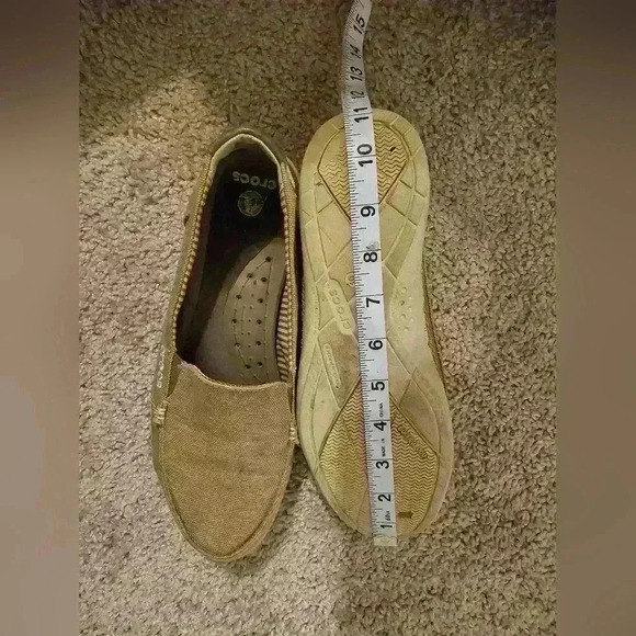Crocs Women's Size 10W Walu Canvas Loafer Flat Shoes Tan Beige Slip-On - Picture 8 of 8